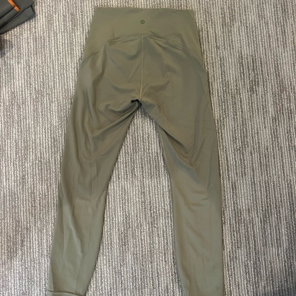 Green, cool design lulu size 6 leggings!! - Picture 4 of 7